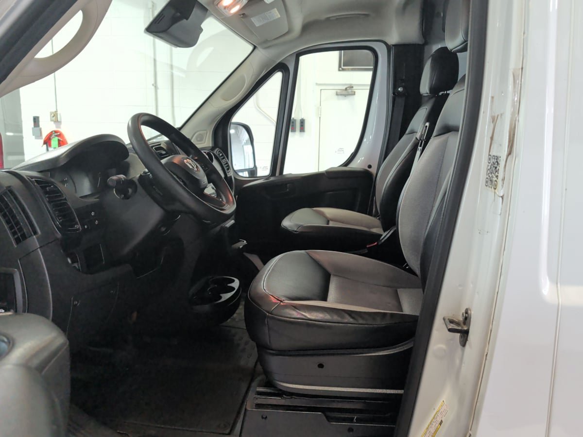 Used 2024 RAM ProMaster 2500 w/ Convenience Group FWD image 9