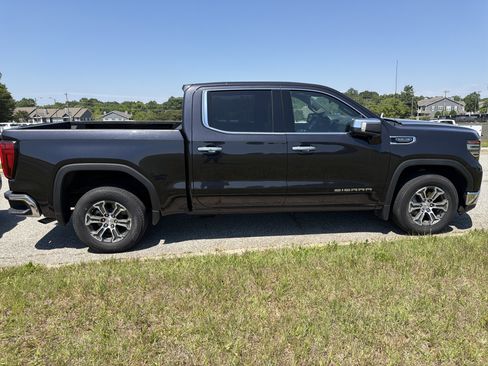 Certified 2025 GMC Sierra 1500 SLT RWD image 11