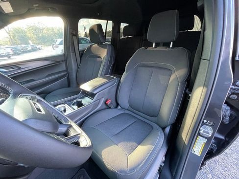 Certified 2025 Jeep Grand Cherokee Laredo X image 10