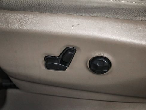 Used 2019 Chrysler Pacifica Touring image 16