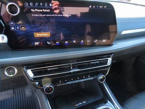 Used 2025 Chevrolet Traverse LT image 25