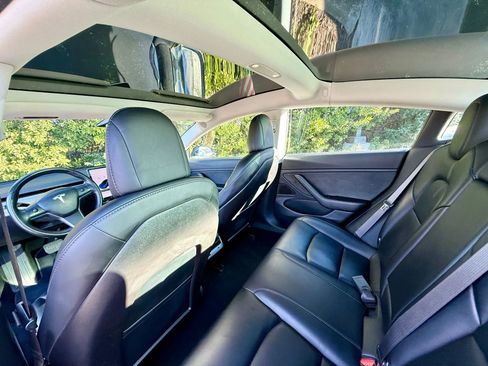 Used 2018 Tesla Model 3 Long Range image 48