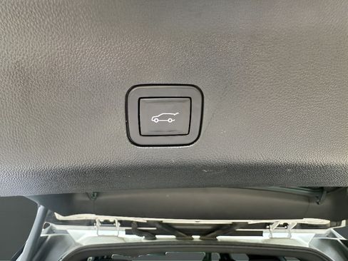 Used 2024 GMC Yukon SLT AWD/4WD image 13