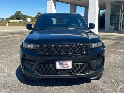 New 2025 Jeep Grand Cherokee Altitude image 3