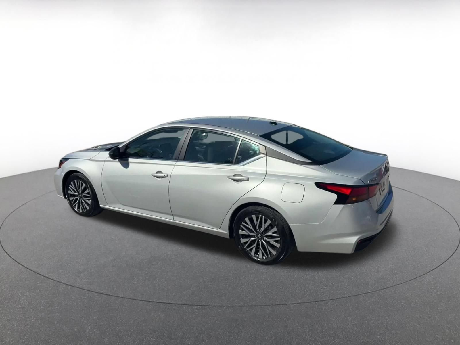 Used 2026 Nissan Altima 2.5 SV FWD image 9
