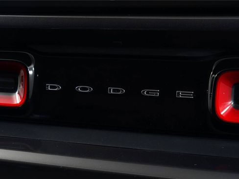 Used 2016 Dodge Challenger SRT Hellcat RWD image 16
