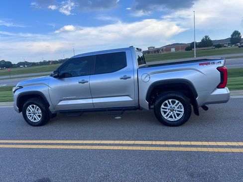 Used 2025 Toyota Tundra SR5 w/ SR5 Convenience Package AWD/4WD image 9