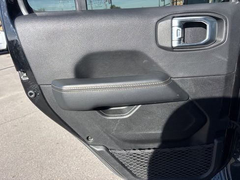 Used 2022 Jeep Gladiator Overland image 16