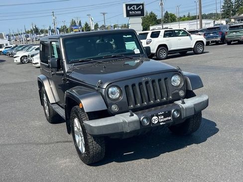 Used 2018 Jeep Wrangler Sahara w/ Connectivity Group AWD/4WD image 7