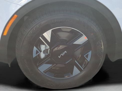 New 2026 Kia Sportage LX FWD image 8