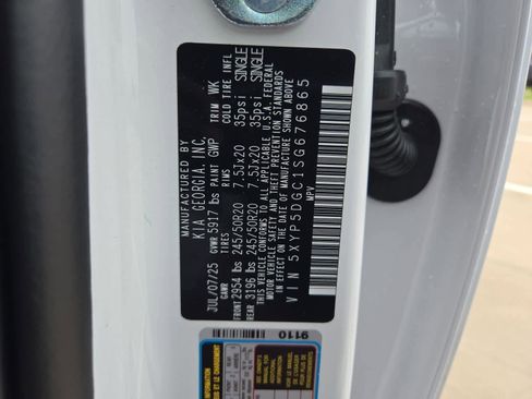 Certified 2025 Kia Telluride SX w/ SX Captain's Chair Package AWD/4WD image 37