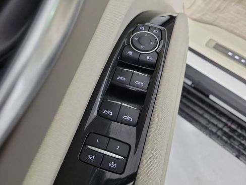 Certified 2024 Cadillac Escalade ESV Sport Platinum w/ LPO, Floor Liner Package AWD/4WD image 21