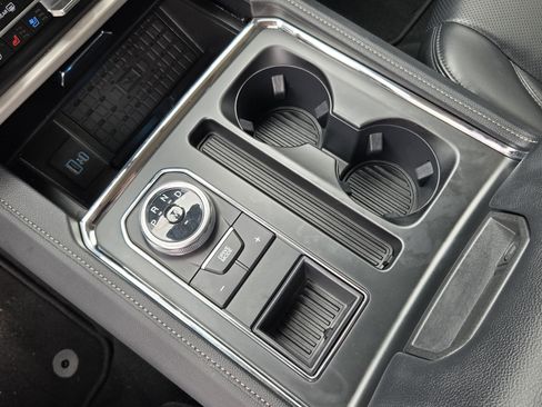 Used 2024 Ford Expedition XLT image 15