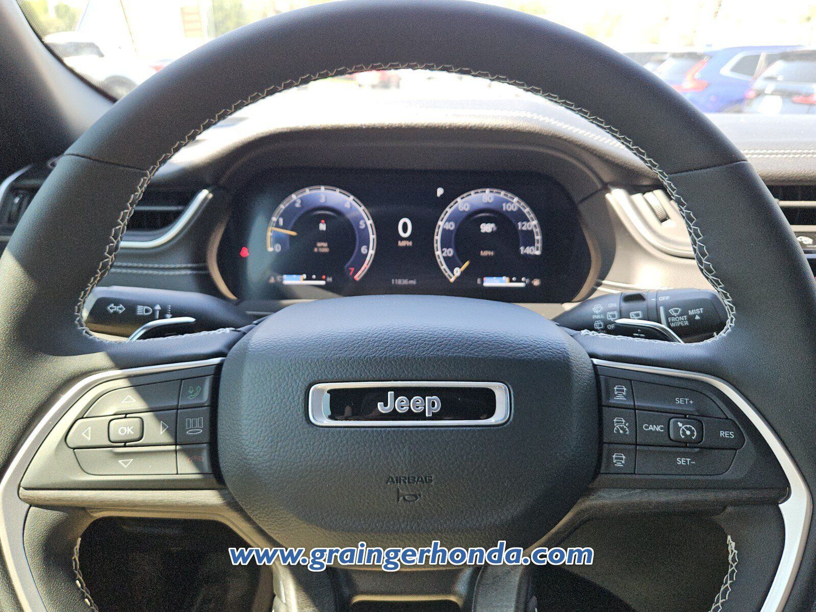 Used 2024 Jeep Grand Cherokee Limited w/ Black Appearance Package AWD/4WD image 18