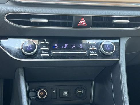 Used 2023 Hyundai Sonata Limited w/ Preferred Accessory Package FWD image 23
