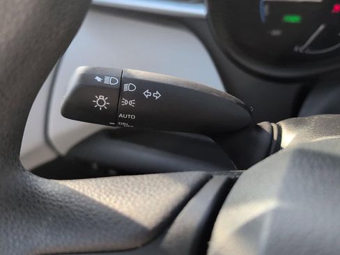 Used 2025 Toyota Sienna LE image 29