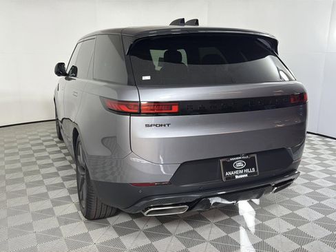 New 2025 Land Rover Range Rover Sport SE image 3