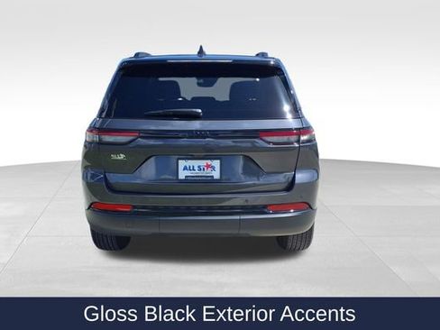 Used 2025 Jeep Grand Cherokee Altitude image 7