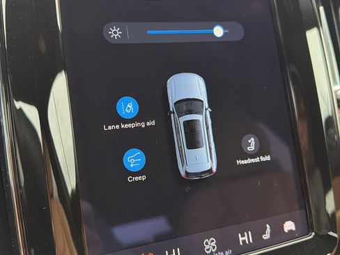 Used 2023 Volvo XC60 T8 Ultimate w/ Climate Package image 29