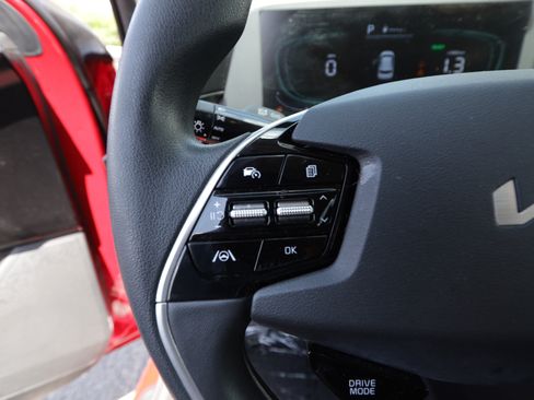 Used 2023 Kia Niro LX FWD image 17