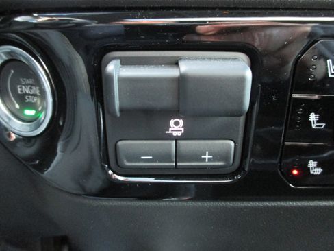 Used 2025 Chevrolet Silverado 2500 LTZ w/ LTZ Plus Package image 26