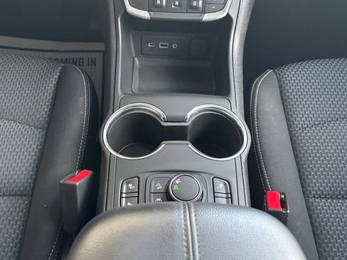 Used 2024 GMC Terrain SLE w/ Driver Convenience Package FWD image 6