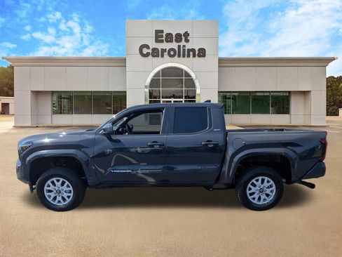 Used 2024 Toyota Tacoma SR5 AWD/4WD image 6
