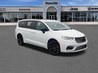 New 2026 Chrysler Pacifica Limited w/ S Appearance Package