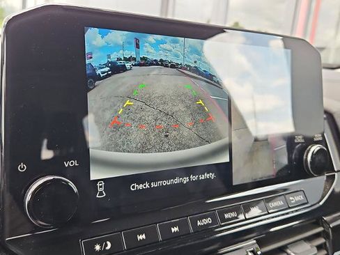 Certified 2024 Nissan Pathfinder Platinum FWD image 28