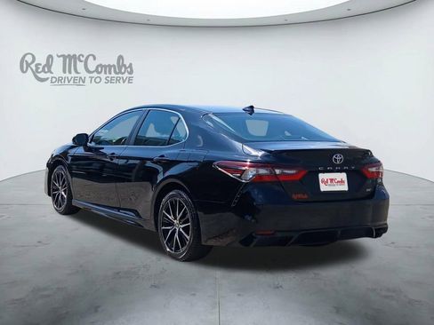 Used 2022 Toyota Camry SE FWD image 3