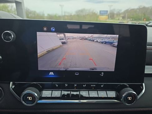 Used 2024 Chevrolet Colorado Z71 w/ Z71 Convenience Package 2 image 25