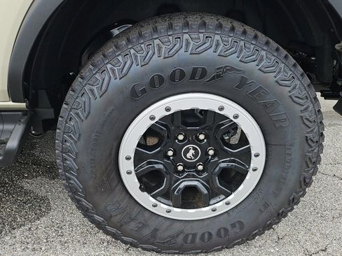 New 2025 Ford Bronco Outer Banks w/ Sasquatch Package AWD/4WD image 5