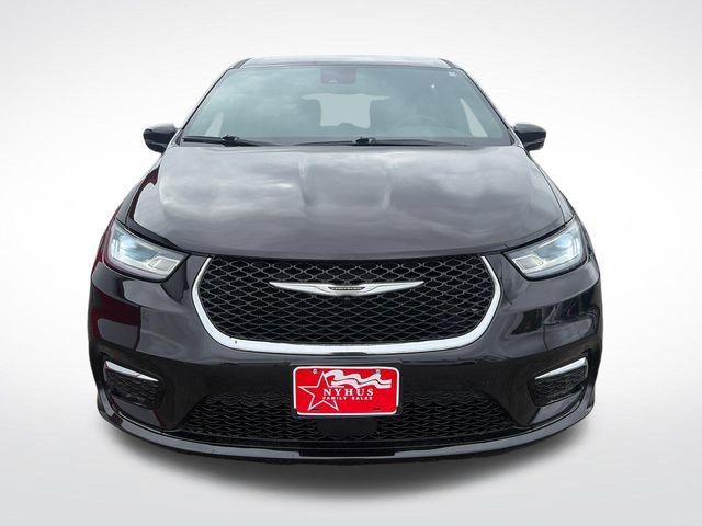 Used 2025 Chrysler Pacifica Select FWD image 2