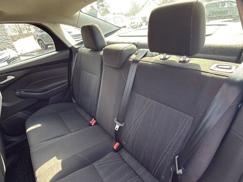Used 2017 Ford Focus SEL image 19