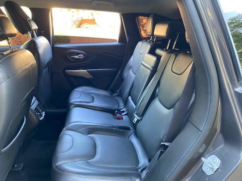 Used 2018 Jeep Cherokee Limited FWD image 39