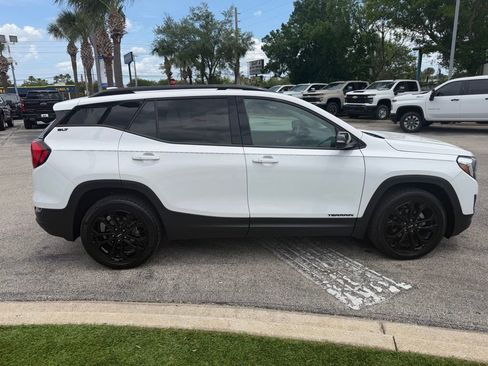 Used 2021 GMC Terrain SLT w/ Elevation Edition FWD image 3
