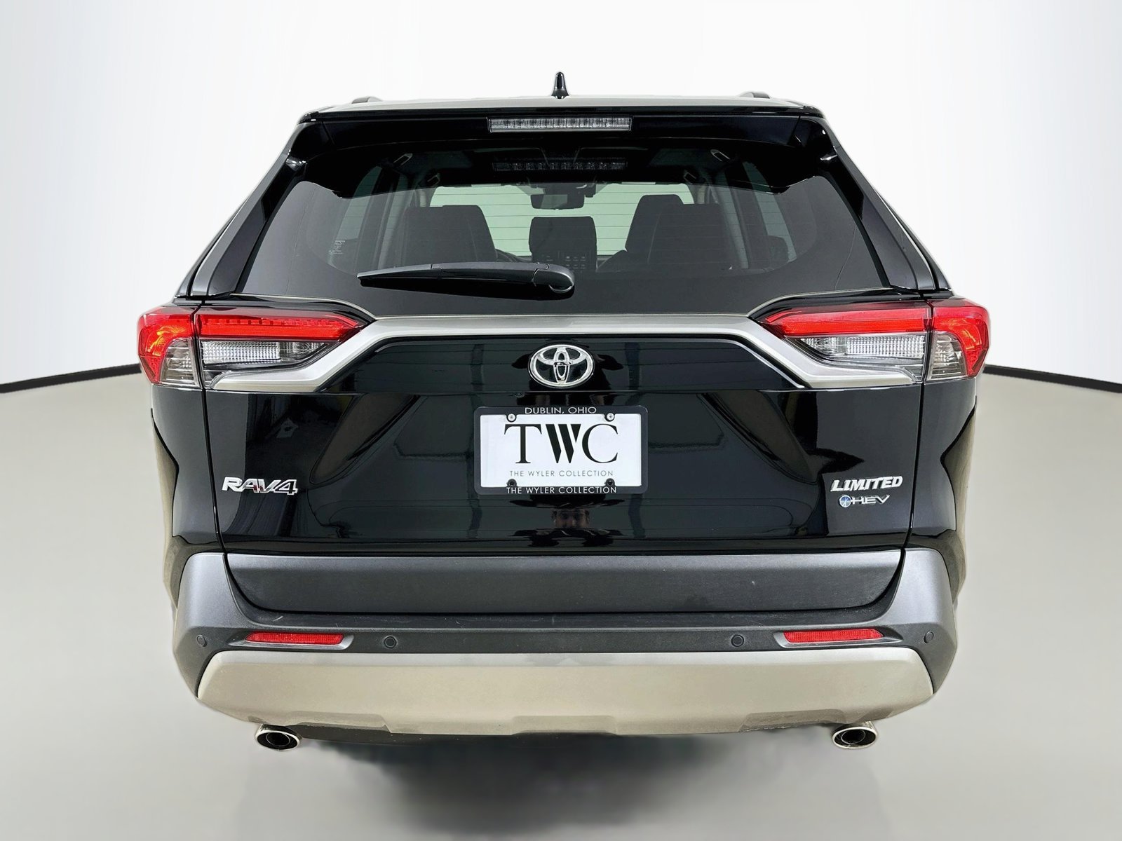 Used 2025 Toyota RAV4 Limited w/ Advanced Technology Package AWD/4WD image 6