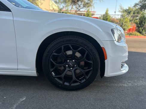 Used 2019 Chrysler 300 S w/ S Model Appearance Package RWD image 9