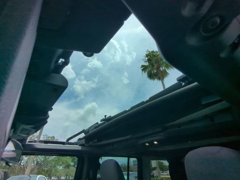 Used 2024 Jeep Wrangler Unlimited AWD/4WD image 22