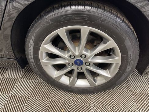 Used 2017 Ford Fusion SE w/ Fusion SE Technology Package image 23