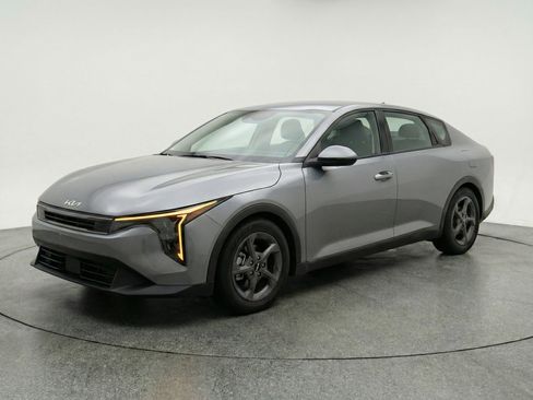 Used 2025 Kia K4 FWD image 3