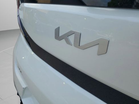 Certified 2025 Kia Soul LX w/ LX Technology Package FWD image 29