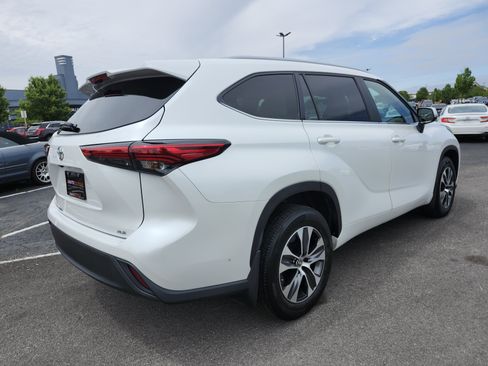 Used 2023 Toyota Highlander XLE FWD image 19