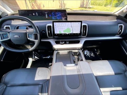 Used 2025 Ford Expedition Active AWD/4WD image 14
