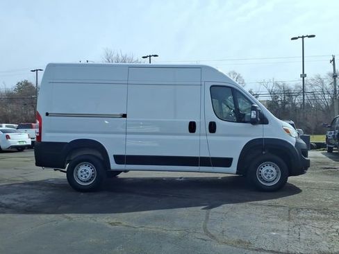Used 2024 RAM ProMaster 2500 image 2