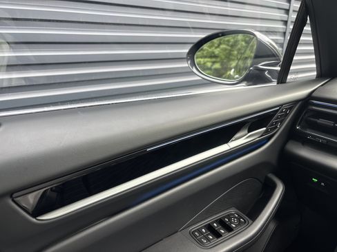 New 2025 Porsche Macan 4 Electric AWD/4WD image 43