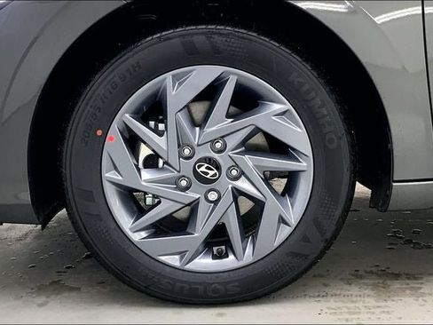 Used 2025 Hyundai Elantra Blue image 14