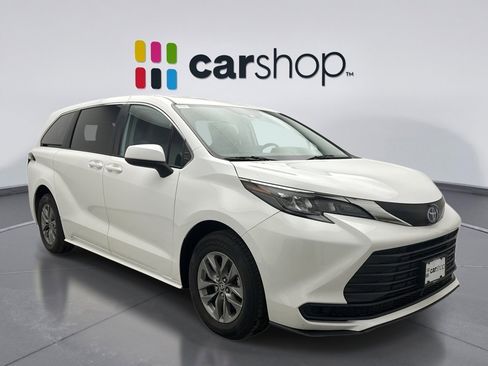 Used 2024 Toyota Sienna LE image 7