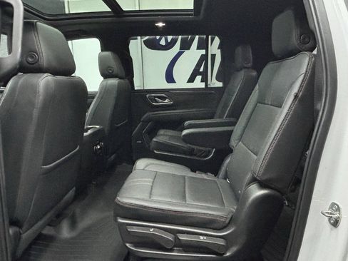 Used 2022 Chevrolet Suburban RST w/ Luxury Package AWD/4WD image 34