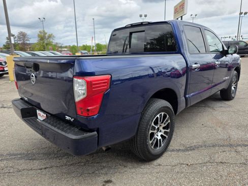 Used 2021 Nissan Titan SV AWD/4WD image 5